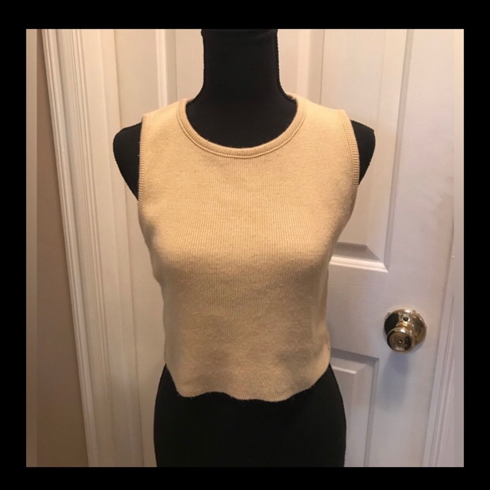 MB Sleeveless crop top. Knit feel. Great condition
